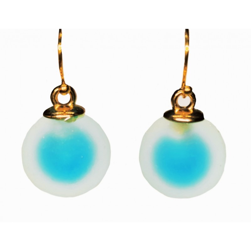 KOLCZYKI FUN MATOWE KULKI Z BŁĘKITNYM ŚRODKIEM