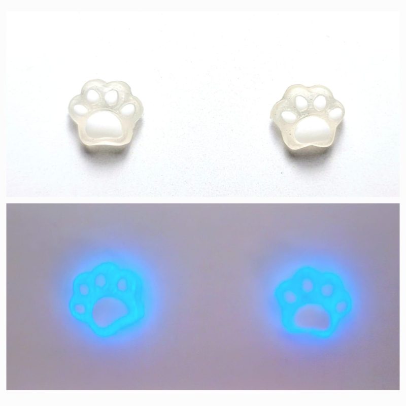 KOLCZYKI FUN SZTYFT MINI ŁAPKI BIAŁE FLUO (SZ011)